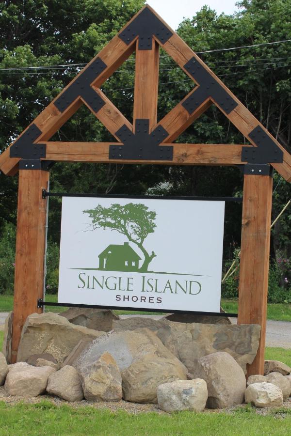 Single Island Shores Hector Exterior photo