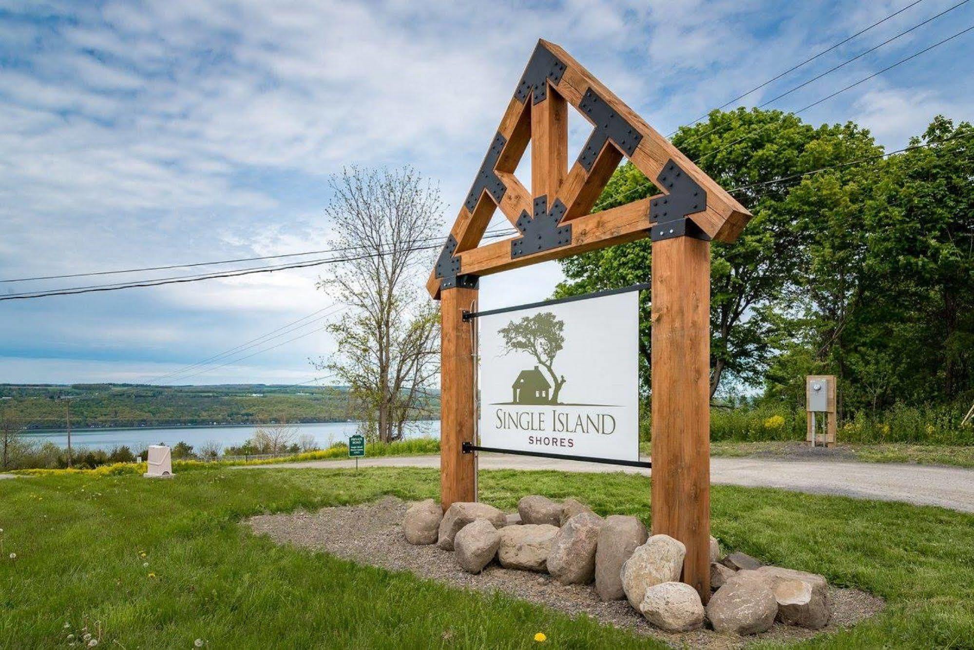 Single Island Shores Hector Exterior photo